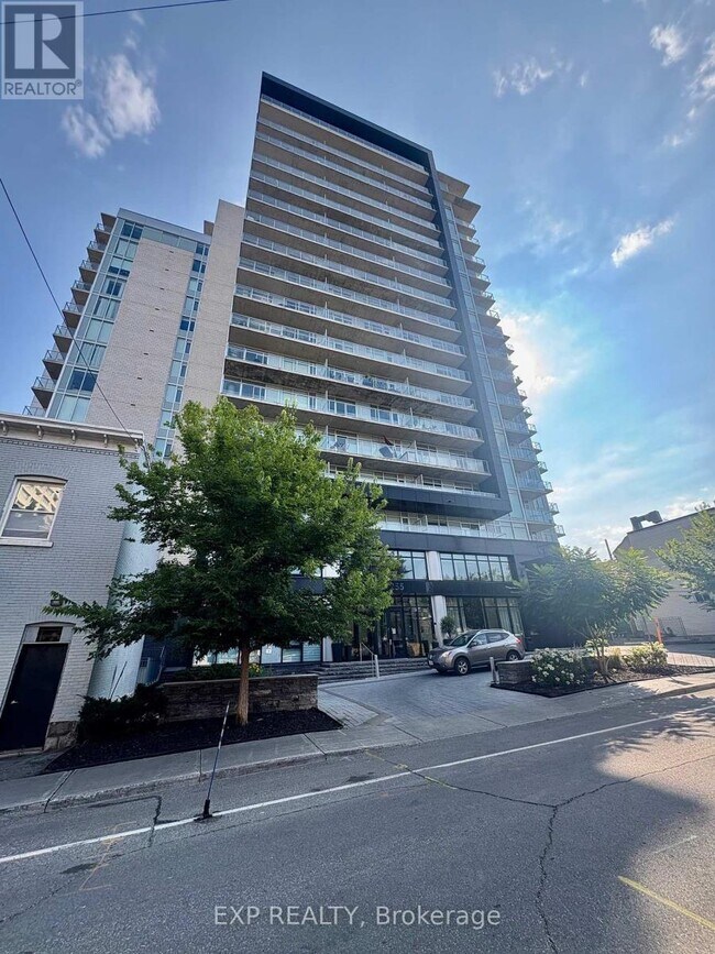 Building Photo - 255-1255 Bay St