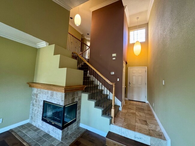 Foto del edificio - 2 story Clayton townhome, golf course views!