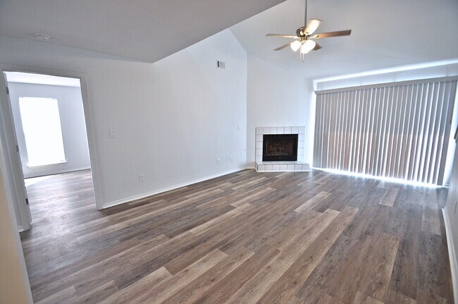Foto del edificio - Beautifully Renovated 3-Bedroom Home in Fo...