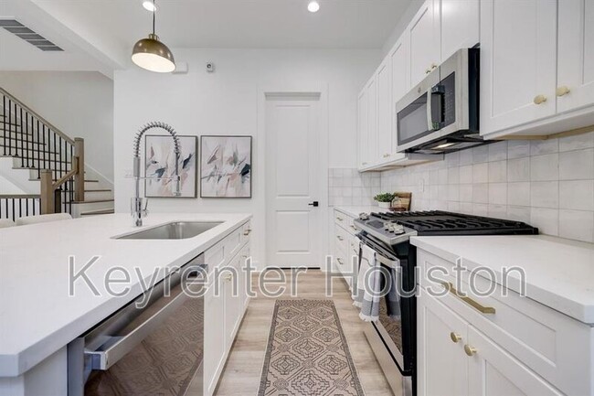 Foto del edificio - 2828 Versailles Oak Ln