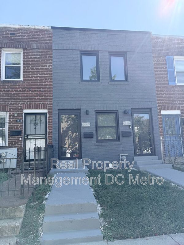 Building Photo - 1447 Holbrook St NE