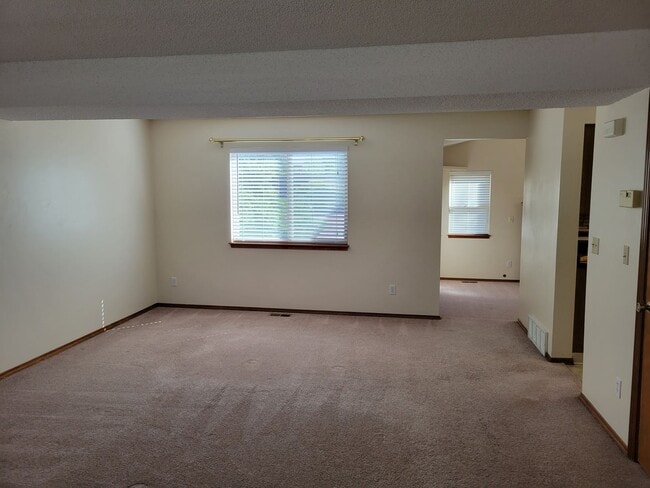 Building Photo - 8155 Tulip Tree Ct