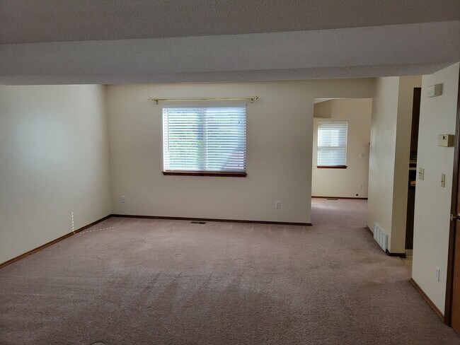 Foto del edificio - 8155 Tulip Tree Ct