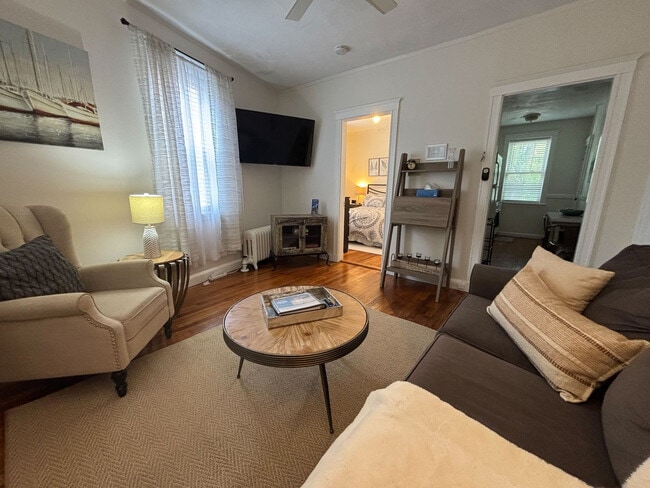 Building Photo - 183 Kent St