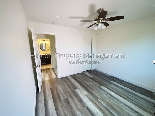 Building Photo - 708 Calle Pensamiento