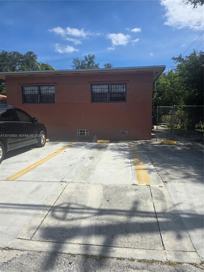 Building Photo - 210 NW 69th St