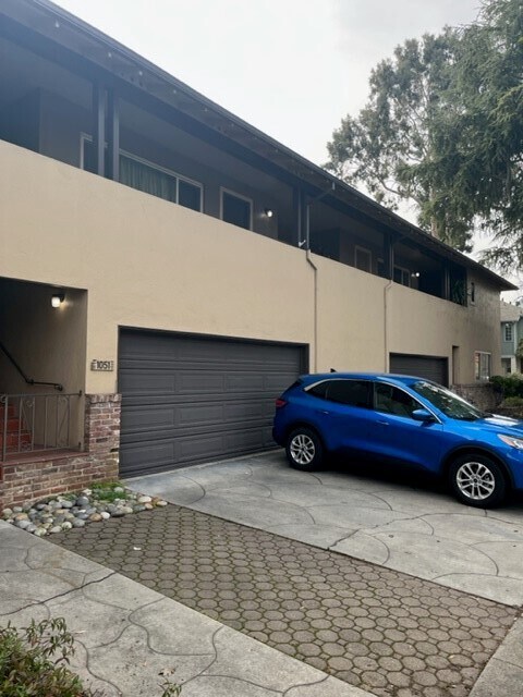 Building Photo - 1051 Whipple Ave