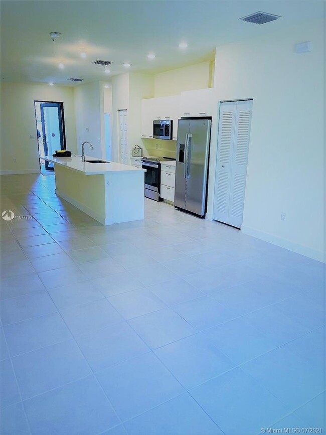 Foto del edificio - 7905 NW 104th Ave