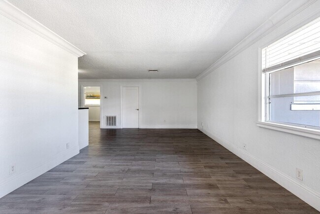 Building Photo - 8642 Sunset Dr