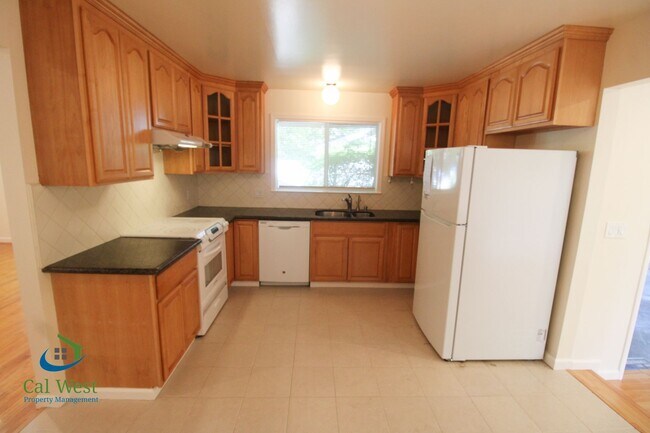 Building Photo - 126 Calado Ave