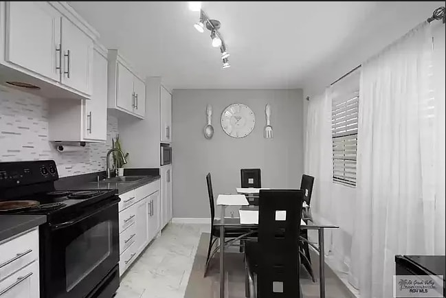 Building Photo - 2993 Alameda Dr