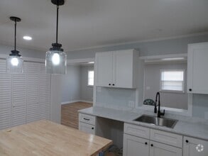 Building Photo - 406 N Kerr Ave