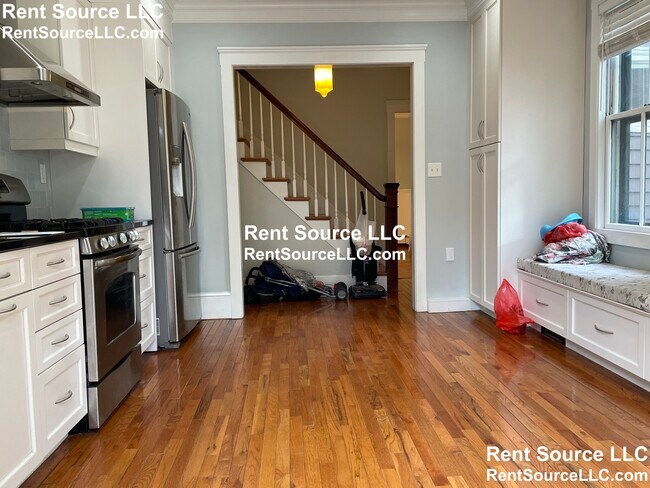 Building Photo - 18 Mount Auburn St