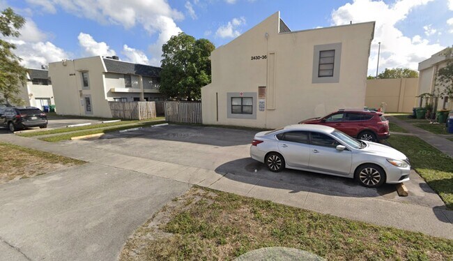 Foto del edificio - 2436 NW 52nd Ave