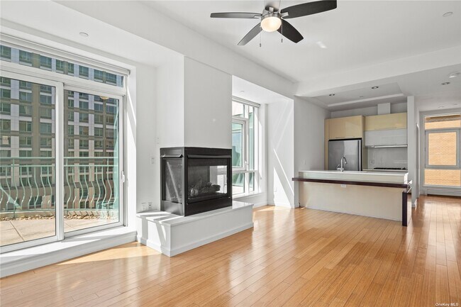 Building Photo - 24-15 Queens Plaza N