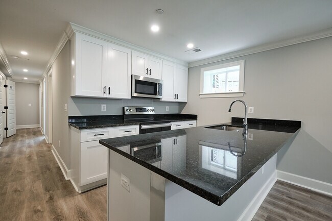 Building Photo - 4269 Brooks St NE