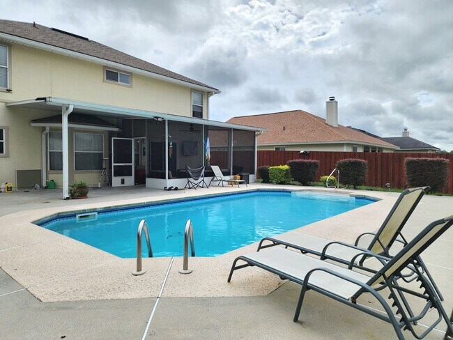 Foto del edificio - 4 Bedroom 2.5 Bath with in ground pool loc...