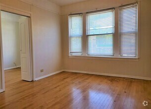 Building Photo - 4637 N Damen Ave