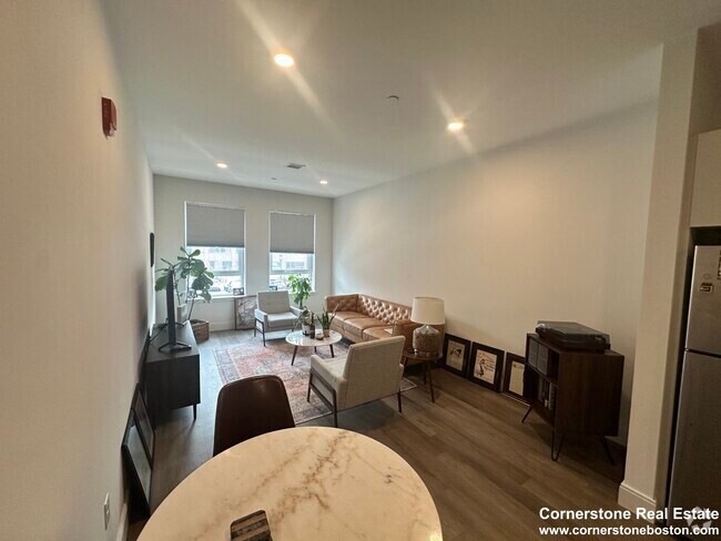 Building Photo - 1085 Dorchester Ave