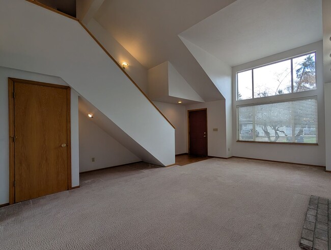 Building Photo - Great 2 bed/1.5 bath duplex in Thurston