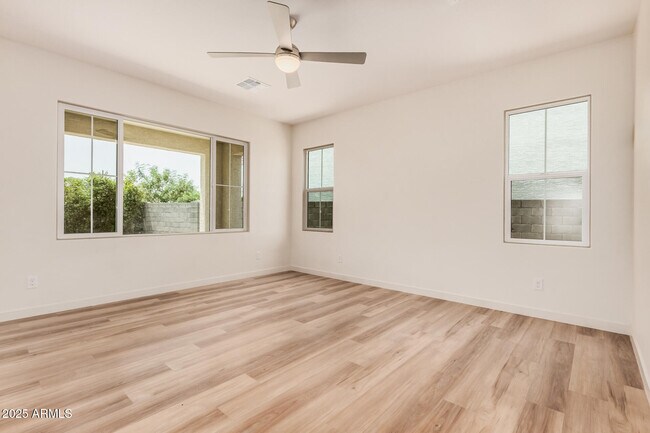 Foto del edificio - 6548 N 15th Dr