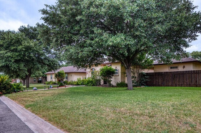 Foto del edificio - 100 Timber Rock Dr