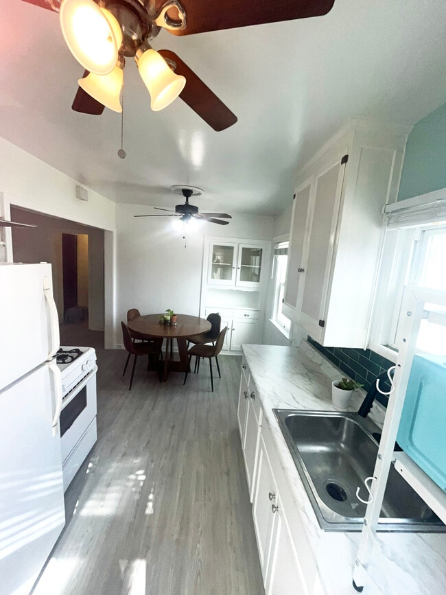 Building Photo - 666 Quincy Ave