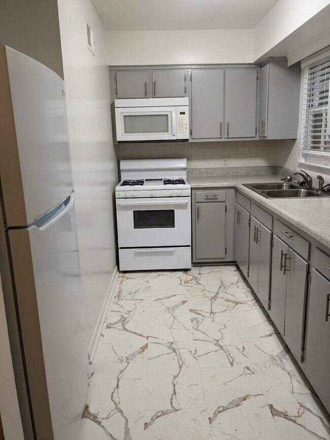 Foto del edificio - One bedroom opportunity in Five Points!
