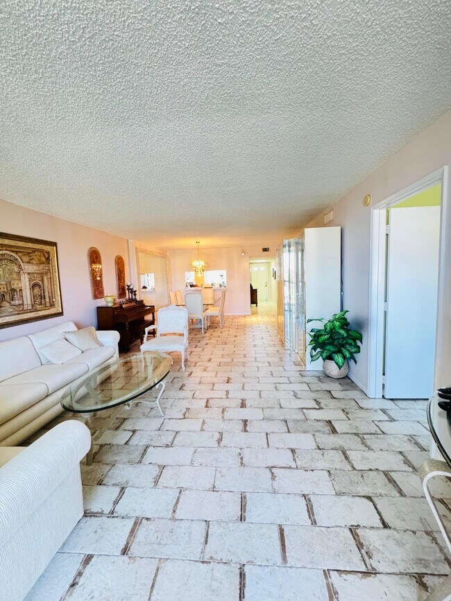 Foto del edificio - 4735 Lucerne Lakes Blvd W