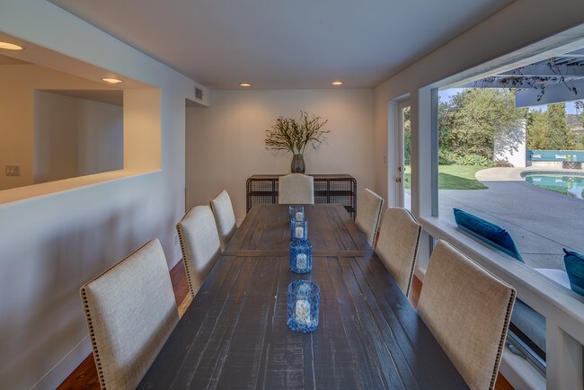 Building Photo - 2501 Banyan Dr