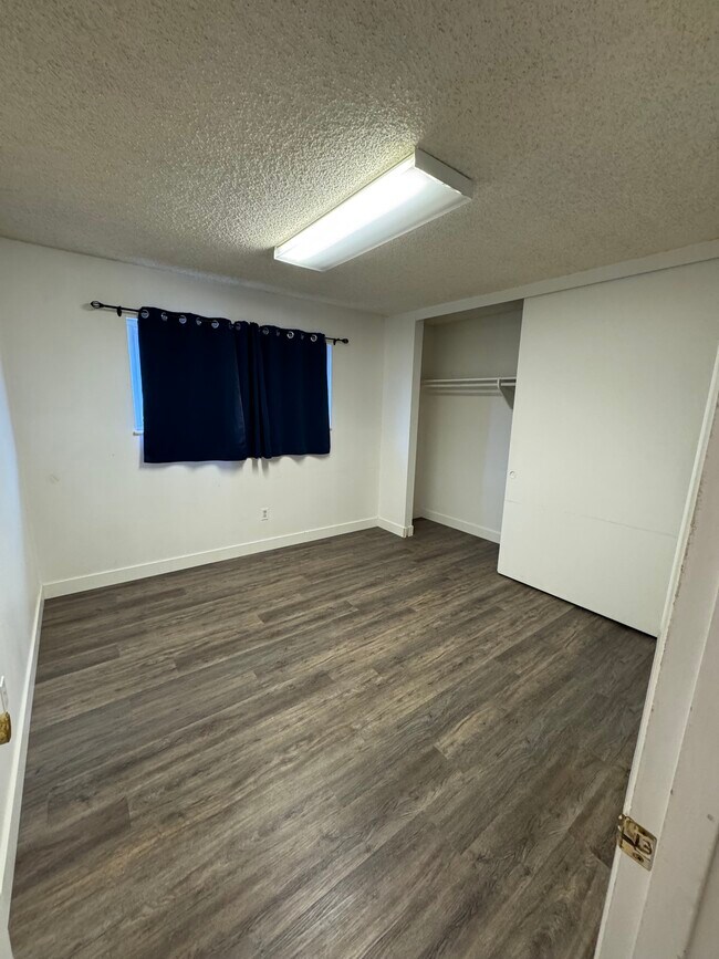 Dormitorio 1/Oficina - 1630 Ionian St