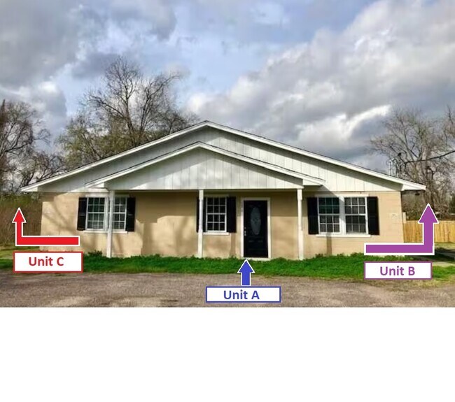 Tres unidades en el edificio. - 126 Gulf Pump Rd