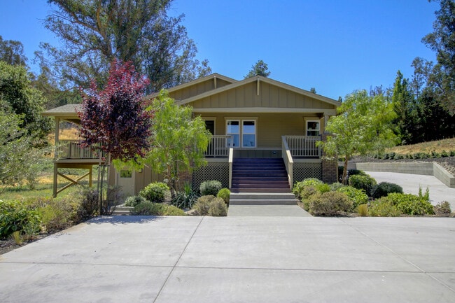Building Photo - Country Property~West Petaluma~Keep horses...