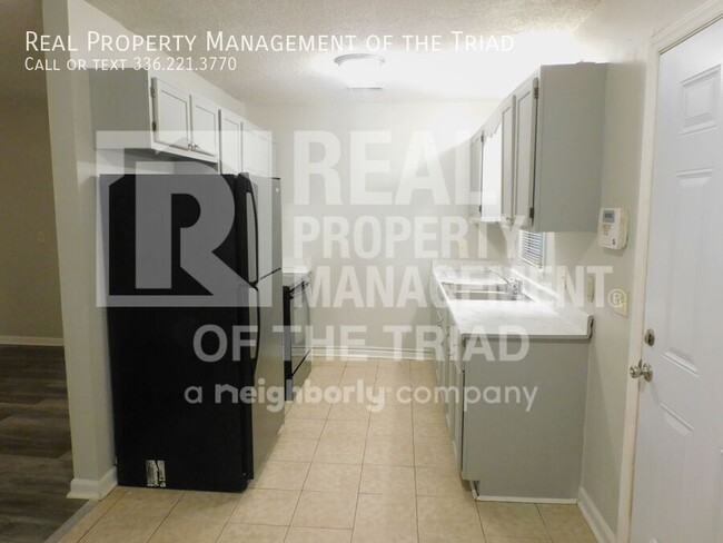 Foto del edificio - *Move In Special* Remodeled 3BR 1.5BA home...