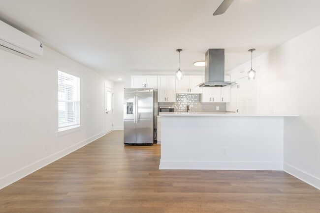 Building Photo - 404 Kirby Dr