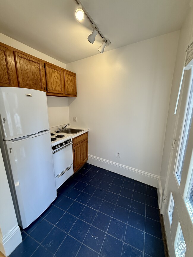 Building Photo - 4 Milford St