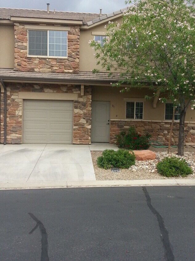 Foto principal - Townhome with Pool and Playground! Price R...