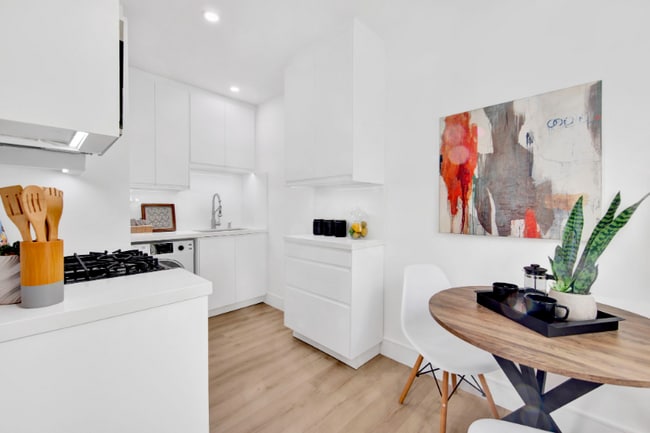 Foto del edificio - 2350 E Poppy St