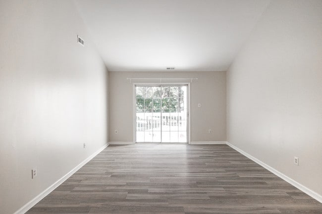 Foto del edificio - 1396 Tristram Cir