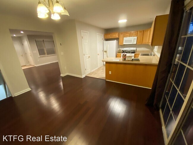 Foto del edificio - 4 br, 3.5 bath House - 606-F Oakwood Ave