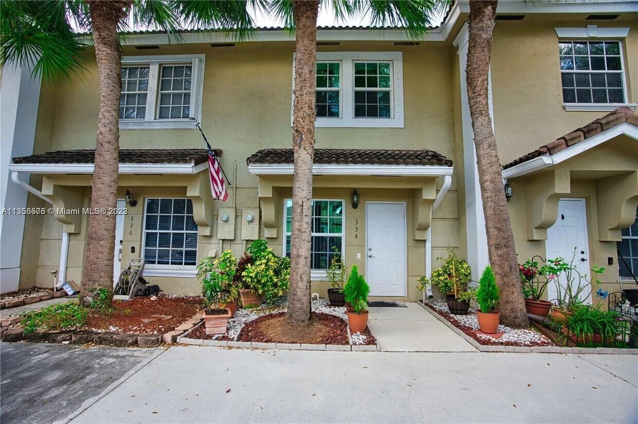 334 SW 121st Terrace, Pembroke Pines, FL 33025 Townhome Rentals in Pembroke Pines FL