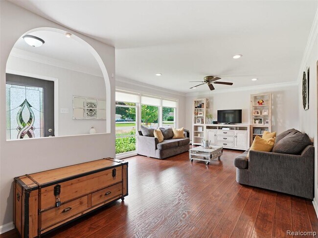 Building Photo - 39582 Burton Dr