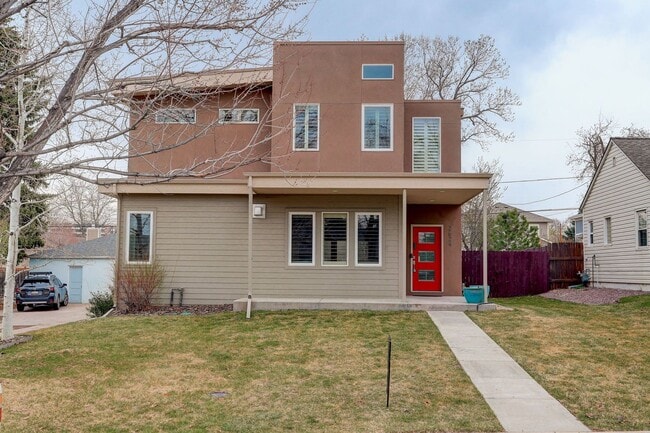 Building Photo - 4 Bedroom 3 Bath With Tons of Character Ne...