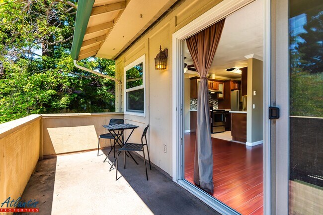 Building Photo - Lovely Condo | Remodeled Kitchen | Central...