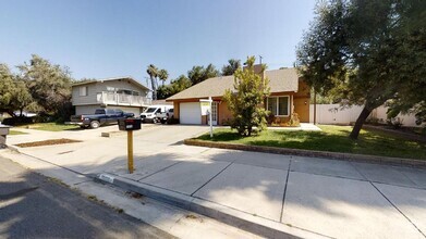 Building Photo - 5050 Pearblossom Dr