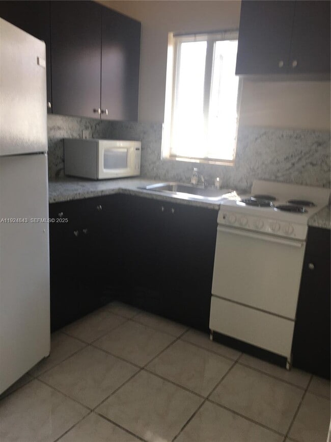 Foto del edificio - 960 Biarritz Dr