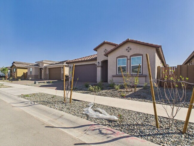 Foto del edificio - Brand new home with Casita