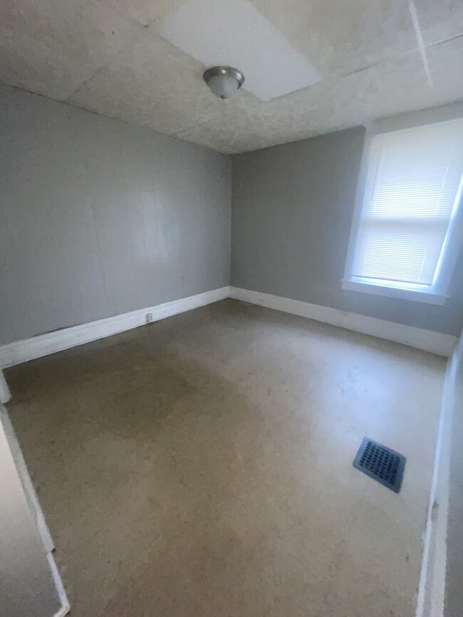 Foto del edificio - 7446 Liberty Ave