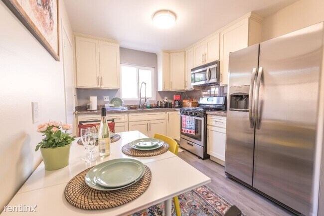 Building Photo - 2 br, 1 bath House - 203 W Hendy Ave