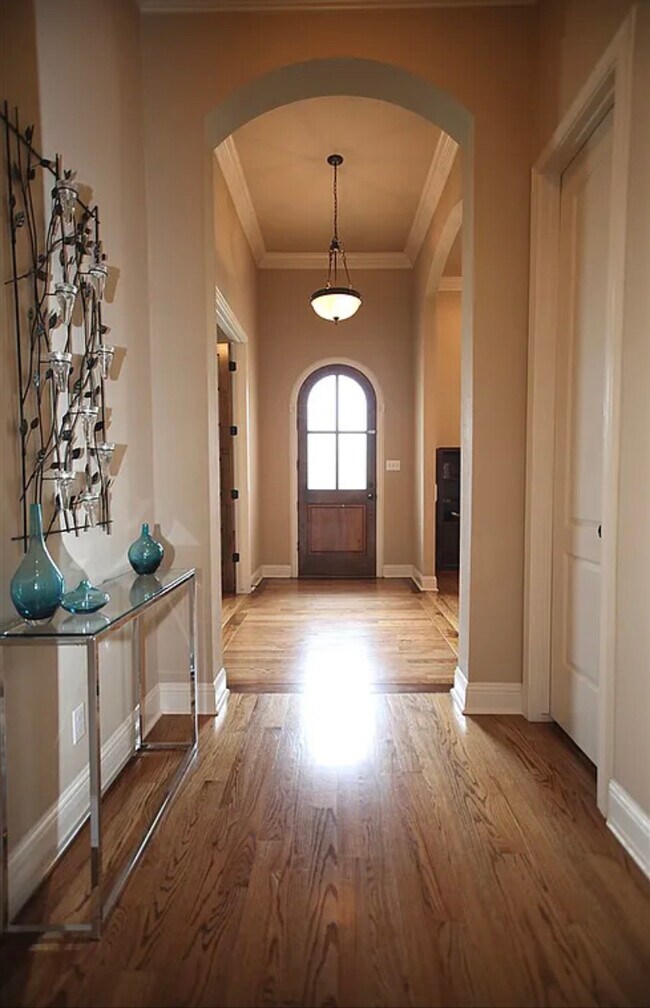 Building Photo - 2555 Amberwood Dr